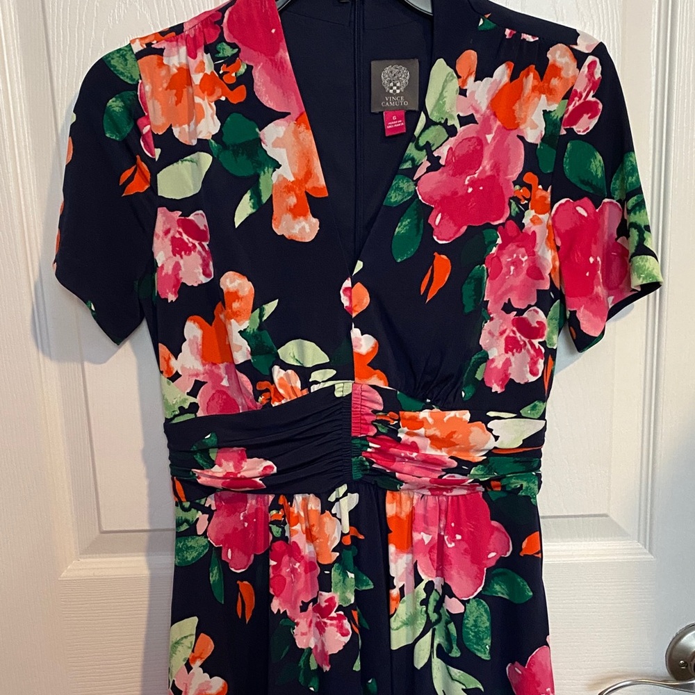 Vince Camuto navy blue and Floral Midi Dress with pockets .ruched waist - Picture 3 of 7